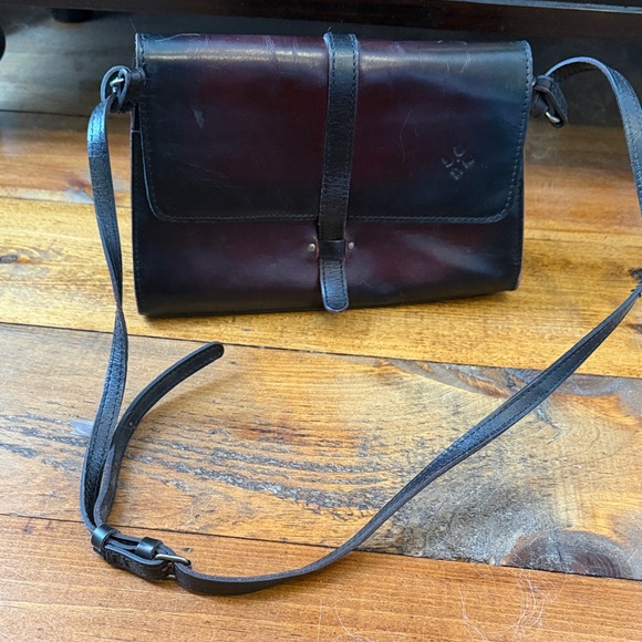 Patricia Nash Handbags - Patricia Nash Black Leather Messenger Bag